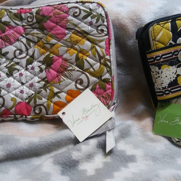 Brand New!! W/Tags! Vera Bradley wallet/7' Tablet - Picture 2 of 3